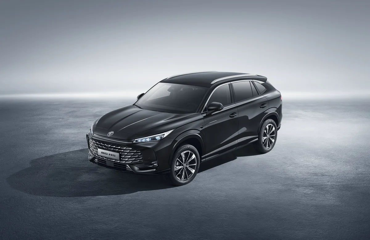 MG HS - przód dynamiczny